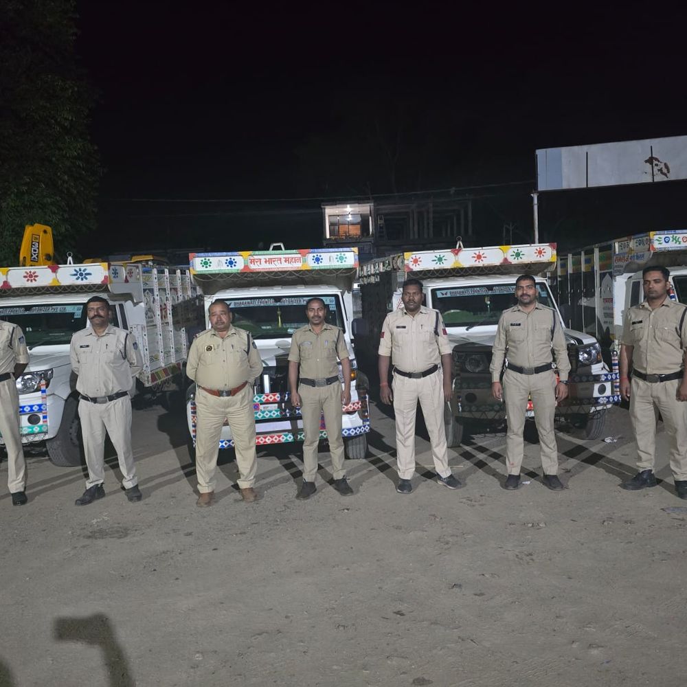 सिंगरौली में 4 पिकअप में 17 मवेशी मिले:13 भैंसें और 4 गायों को मुक्त कराया, ड्राइवर मौके से भागे