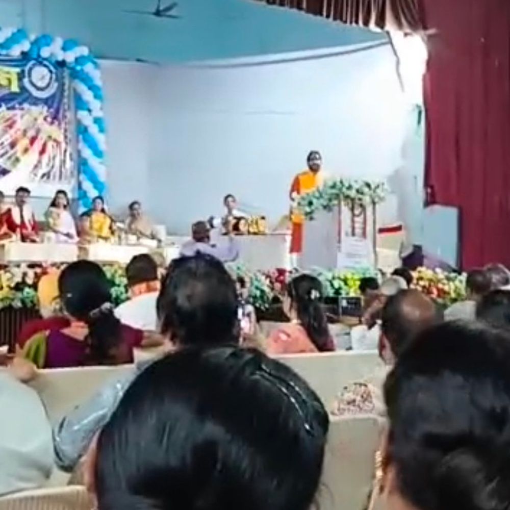 मधुबनी में अंतरराष्ट्रीय ज्योतिष महासम्मेलन संपन्न:टाउन हॉल में कई ज्योतिषाचार्यों ने रखे अपने विचार