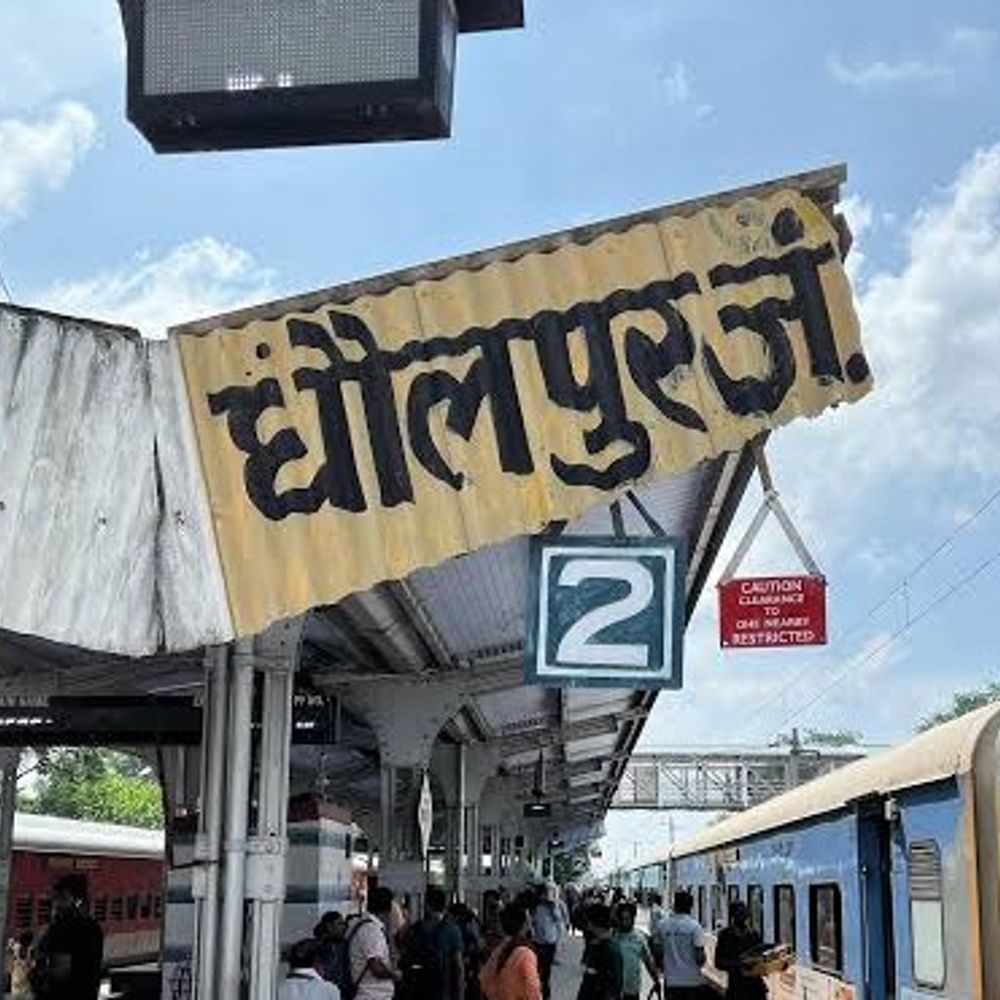 धौलपुर से दिल्ली तक रोज चलेगी ट्रेन:नई सेवा हुई शुरू, यात्रियों की सुविधा का रखा ध्यान