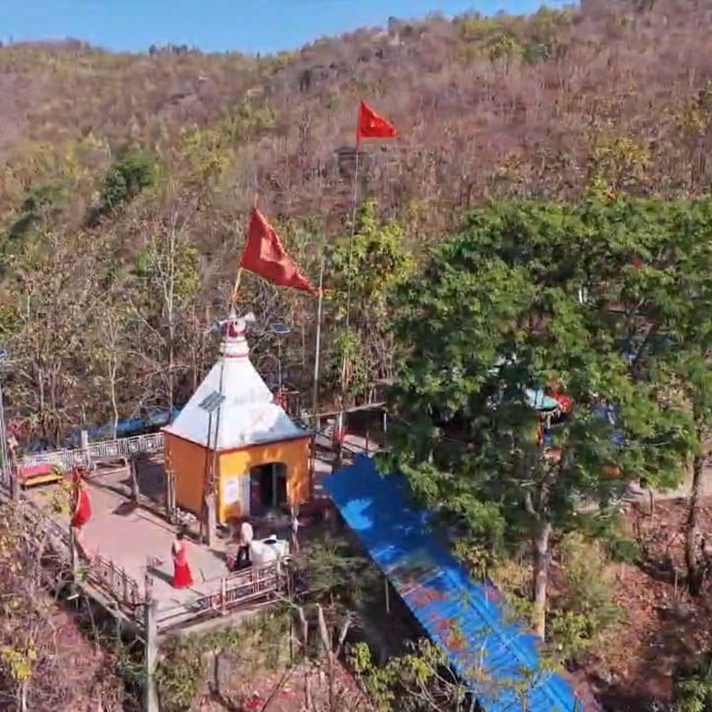 आंजन धाम में उमड़ी श्रद्धालुओं की भीड़:कई राज्यों से पहुंचे श्रद्धालु, किया गया सामूहिक हनुमान चालीसा और सुंदरकांड का पाठ