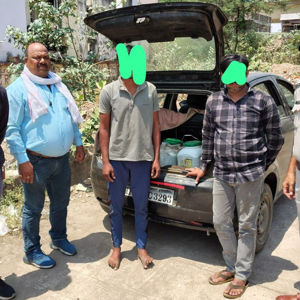 ट्रेन के इंजन से डीजल चुराने वाला ‘केजरीवाल’ पकड़ाया:जबलपुर में 5 आरोपियों से 200 लीटर डीजल बरामद; लोको से निकालकर बेचा था