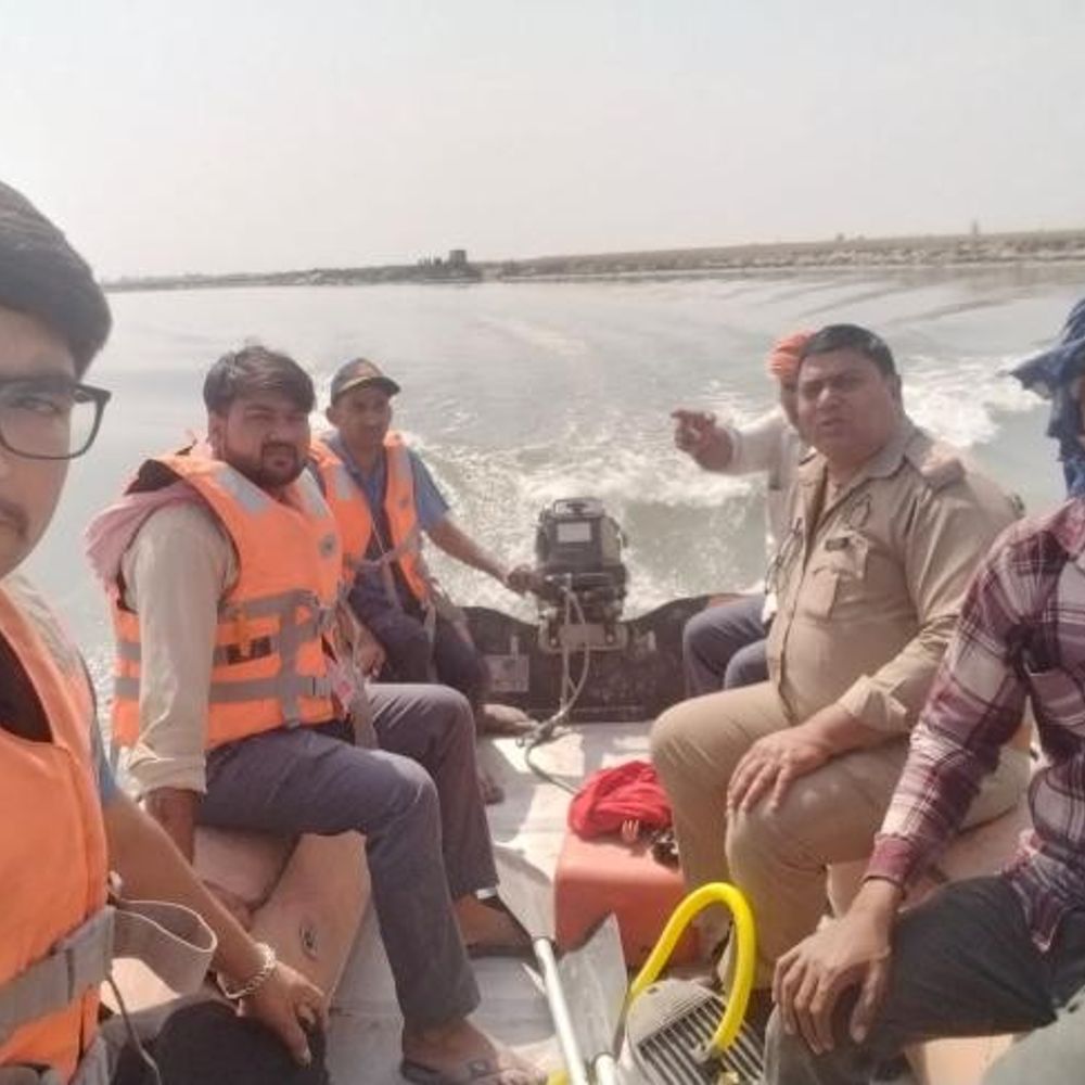 शारदा नदी में डूबा अधेड़, 24 घंटे से तलाश जारी:बाजार जाने के लिए घर से निकले थे, नदी पार करते समय हुआ हादसा