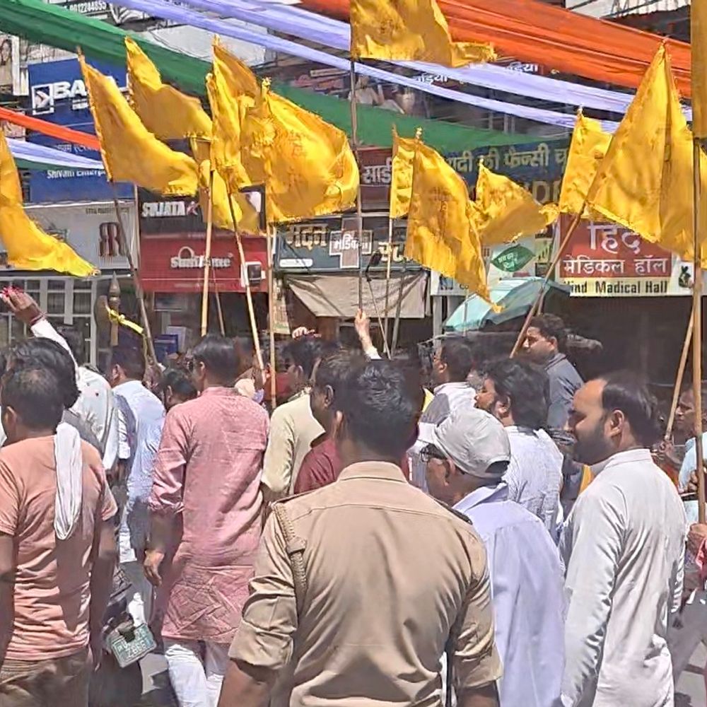 भगवान परशुराम जन्मोत्सव पर भव्य ध्वज यात्रा:मनकामेश्वर मंदिर में अभिषेक, हवन, भंडारा; शिव चौक तक निकली यात्रा