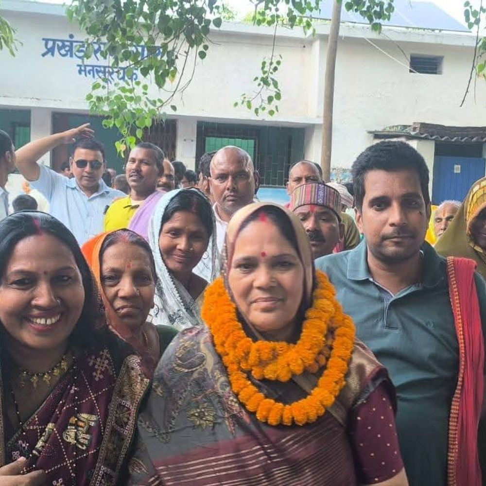 अंजनी देवी ने दुसरी बार पैक्स अध्यक्ष बनी:354 मतों से जीत दर्ज किया, समर्थकों ने रंग गुलाल के साथ खुशी मनाई