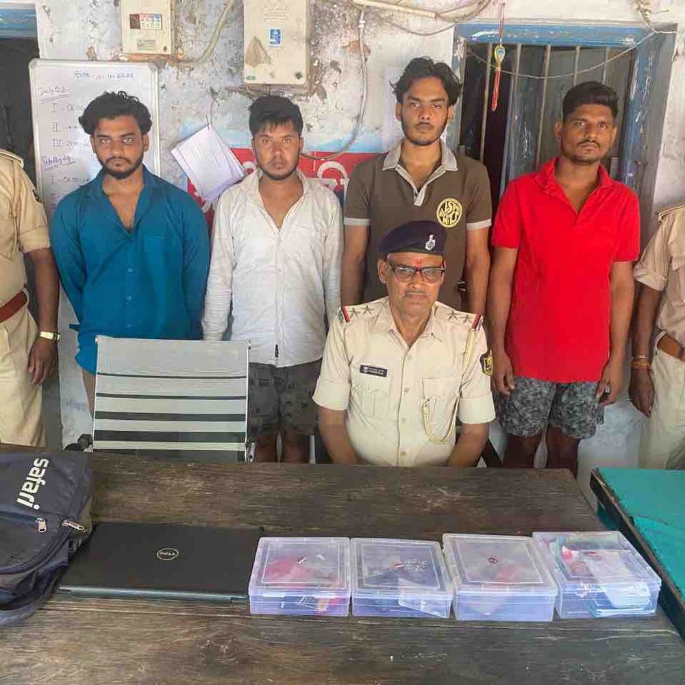 मोतिहारी में पाकिस्तान से जुड़े साइबर ठगी में 4 अरेस्ट:किराए के कमरे में चल रहा था ट्रेनिंग कैंप, एटीएम के पास से मुख्य आरोपी पकड़ा गया