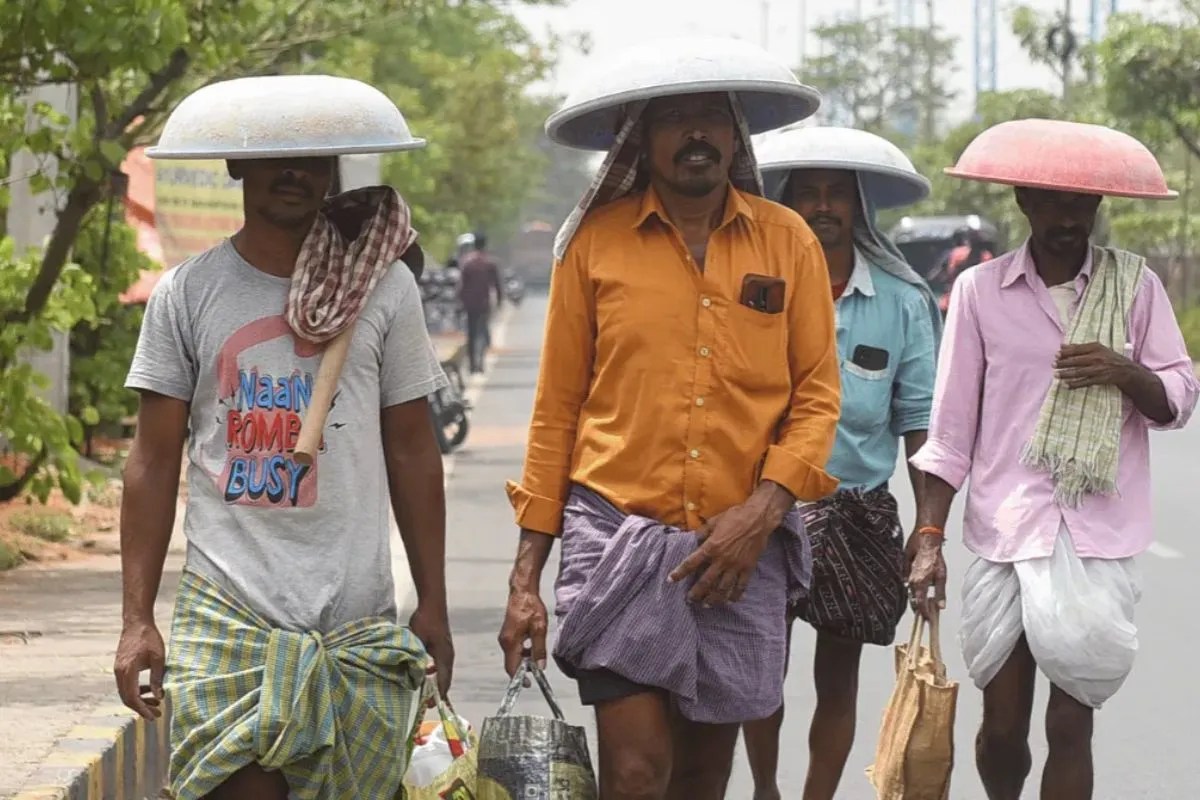 आगरा में 12 से 4 बजे तक काम नहीं करेंगे मजदूर, प्रशासन का बड़ा फैसला, उल्लंघन पर होगी कार्रवाई