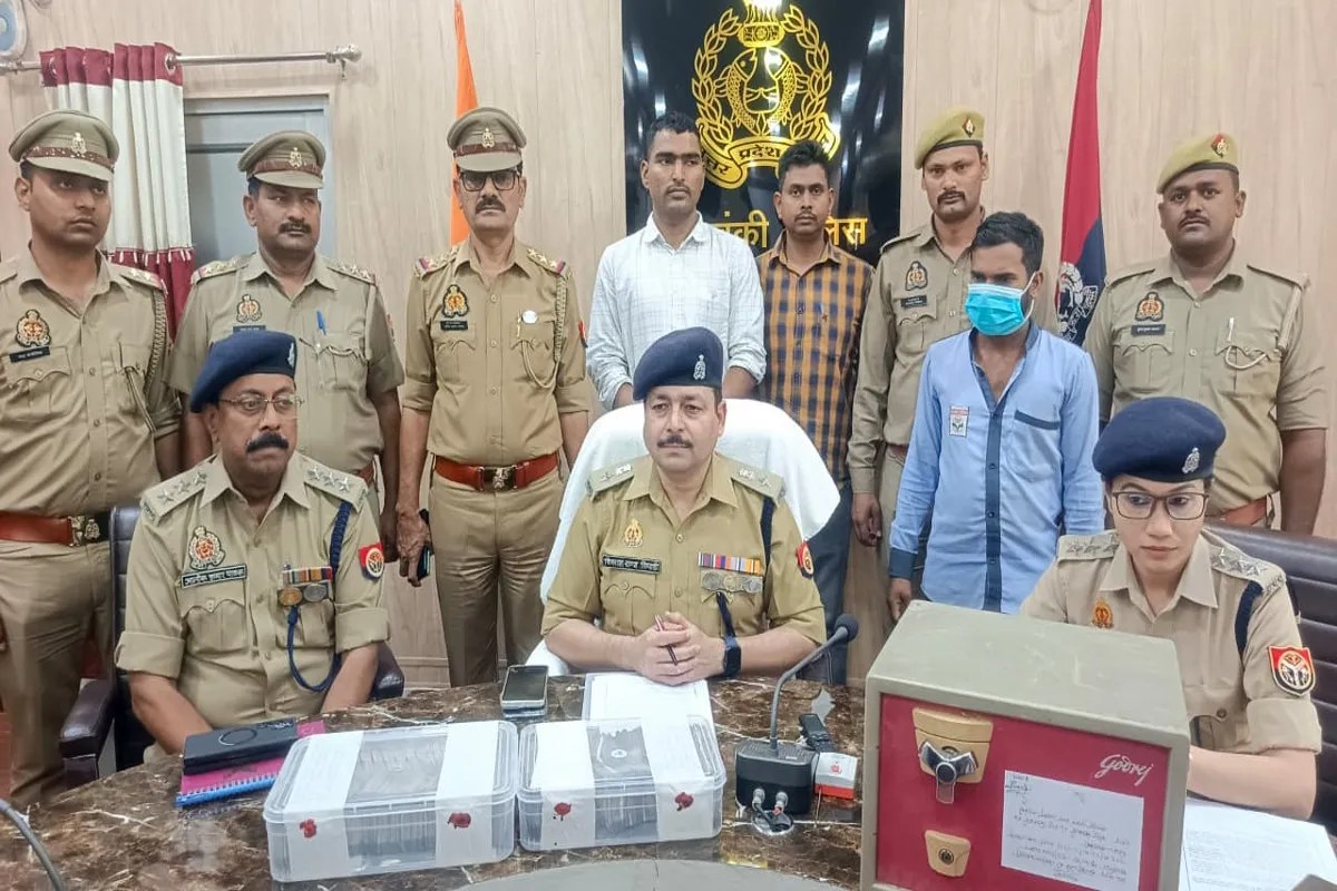 Barabanki पेट्रोल पंप चोरी का खुलासा: कर्मचारी ने सीसीटीवी घुमाकर उड़ाई तिजोरी, 48 घंटे में पकड़ा गया