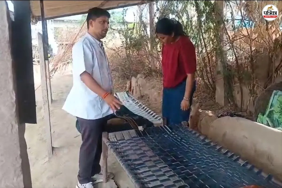 Domestic Dispute: बच्चों के बगल में सो रही पत्नी की कुल्हाड़ी से हत्या, पति फरार