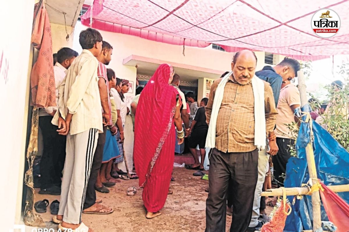 शोभायात्रा से घर नहीं लौटा बेटा, चाकू हमले में घायल युवक की मौत, शव देख मां का फटा कलेजा