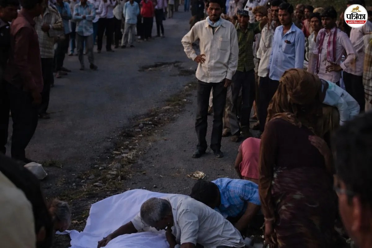 डूंगरपुर में दर्दनाक सड़क हादसा : शादी का कार्ड बांट रहे पिता को गुजरात रोडवेज ने मारी टक्कर, मौके पर हुई मौत