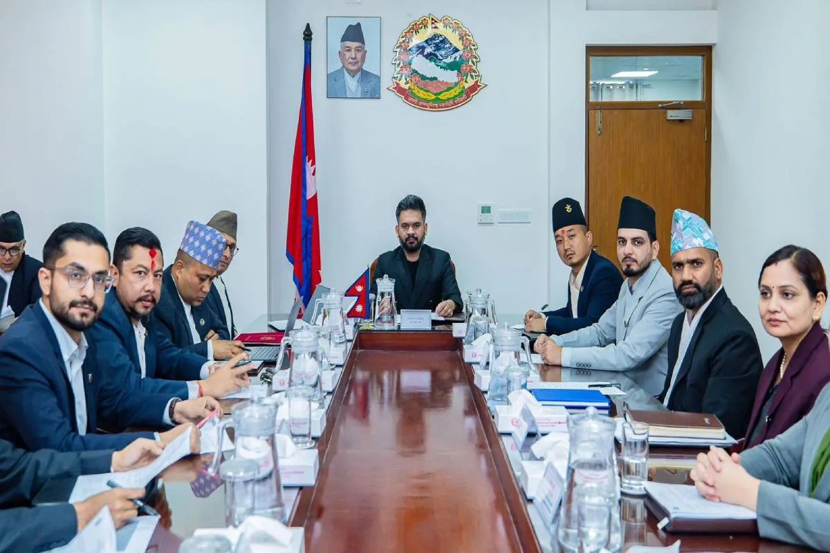 Fuel Crisis: नेपाल में गहराया संकट, सरकार ने किया हफ्ते में 2 दिन की छुट्टी का बड़ा ऐलान!