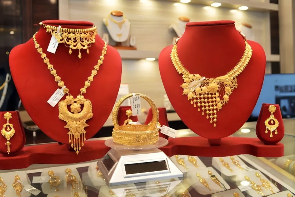 Gold Price Today: सोना 1.55 लाख पार, चांदी में तेजी-सर्राफा बाजार के ताजा भाव जारी