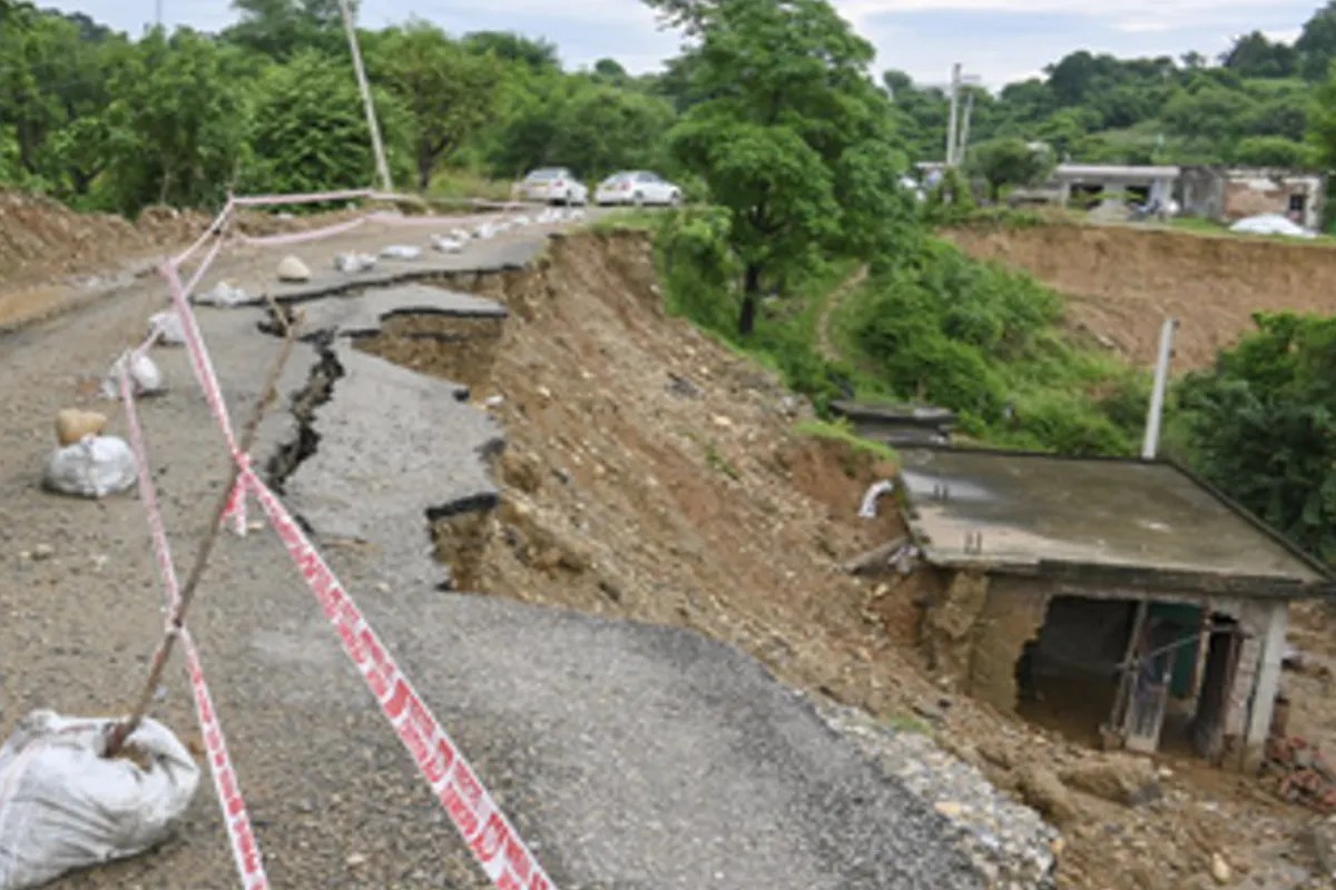 शहर बना समंदर! गुवाहाटी फ्लैश फ्लड के बाद स्कूलों में छुट्टी, जानिए अपने इलाके का हाल