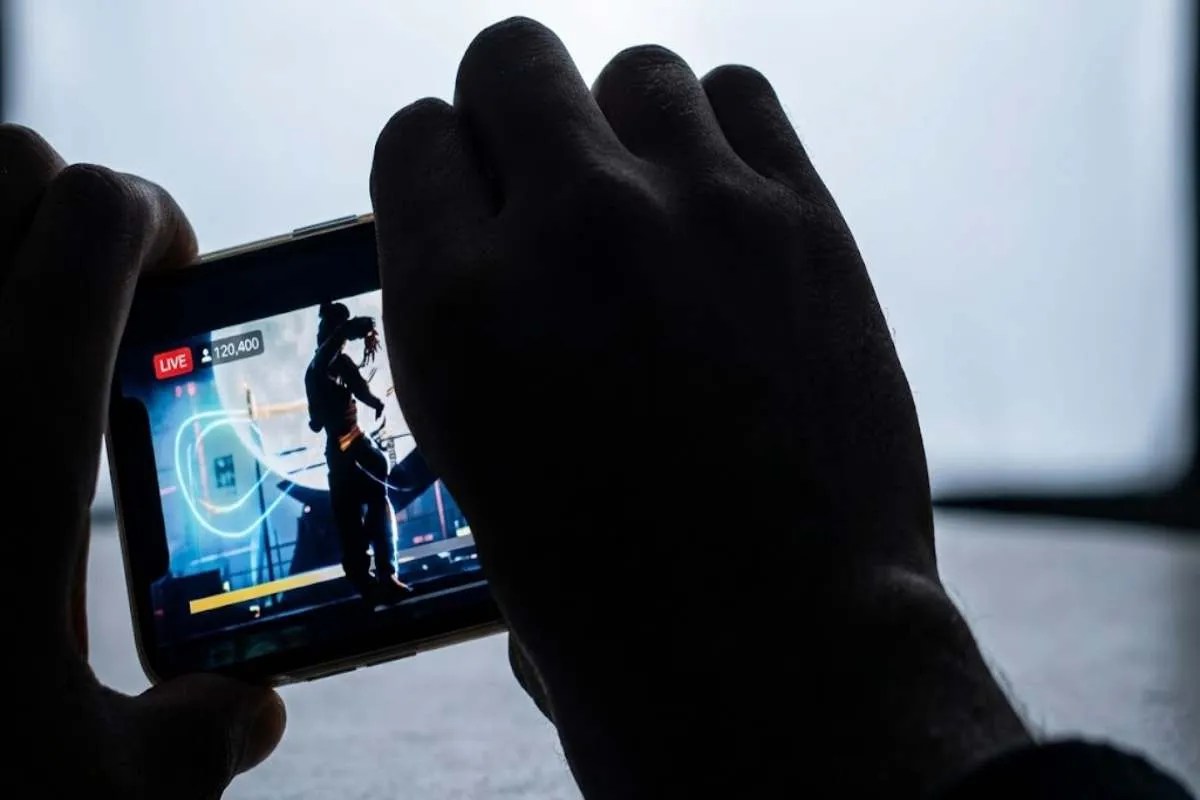 बेडरूम में लगा था गुप्त कैमरा; प्राइवेट में बिताए हर पलों की रिकॉर्डिंग; ऐसे खुला दबा हुआ राज