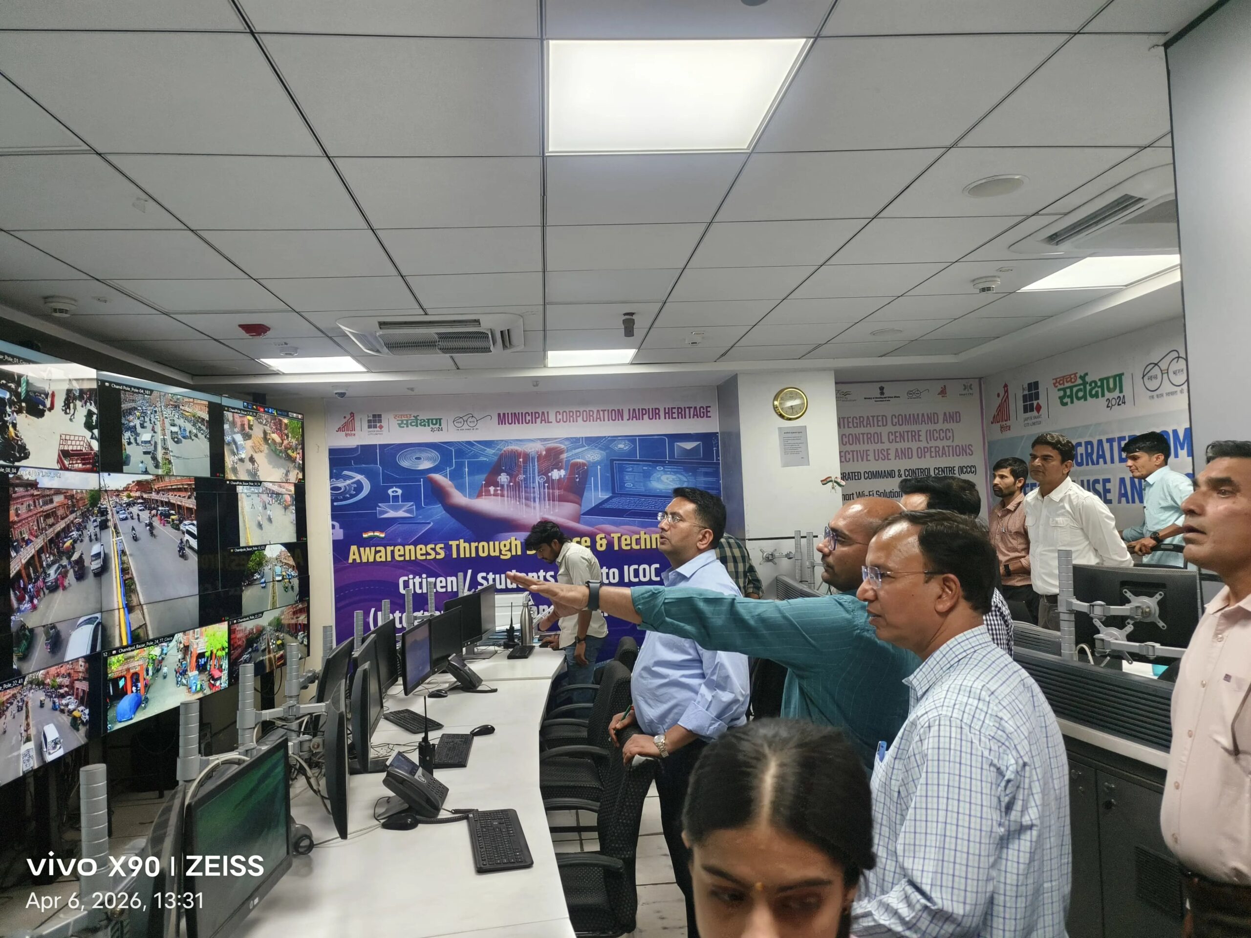 निगम में ही गंदगी के ढेर, बिफरे आयुक्त, बोले…पहले अपना घर तो हो साफ