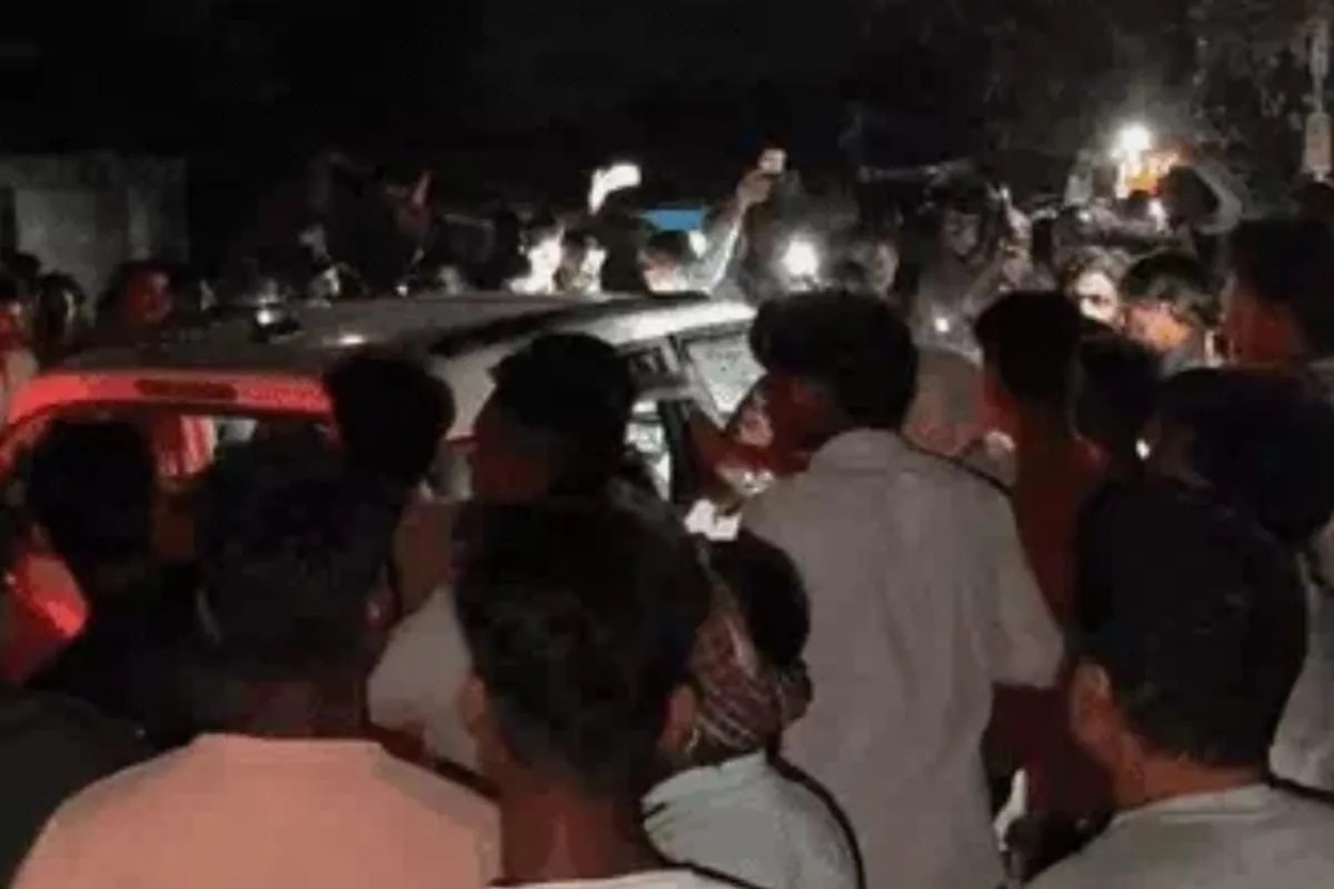 बेकाबू कार का कहर…मासूम की मौत, सात की हालत गंभीर…आक्रोशित लोगों ने किया तोड़फोड़, ड्राइवर की पिटाई