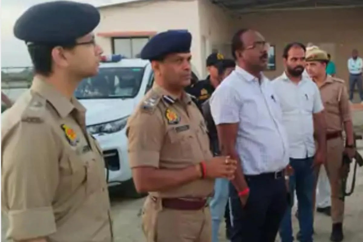 बंगाल चुनाव को लेकर नेपाल सीमा पर हाई अलर्ट…DIG, SP ने परखी सुरक्षा व्यवस्था