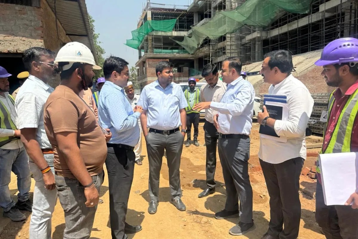 कलेक्ट्रेट व एमपी पॉलिटेक्निक में निर्माणाधीन बहुमंजिला भवनों का डीएम-एसएसपी ने किया गहन निरीक्षण