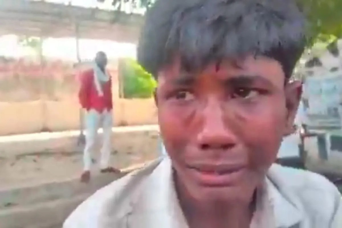 बस्ती में दरोगा की दबंगई…किशोर को पीटा, साफ कराया बाइक…बेबस होकर रोता रहा किशोर