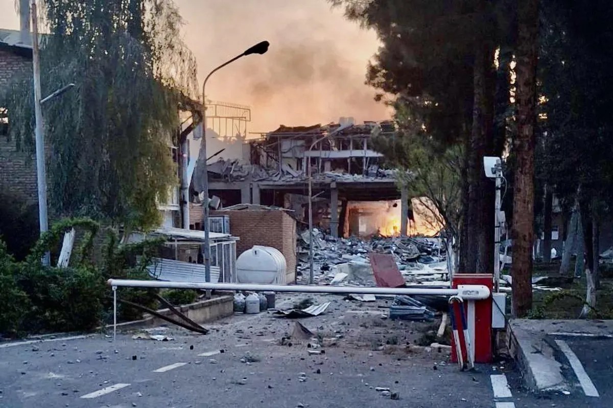 Iran US War Update: ईरान के 100 साल पुराने मेडिकल रिसर्च सेंटर पर हमला, इमारत तबाह, WHO से की गई कार्रवाई की मांग
