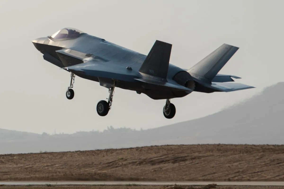 Israeli airstrike Gaza Strip: ईरान युद्ध के बीच गाजा में इजरायल का बड़ा हमला, एयरस्ट्राइक से मचा कोहराम; 4 की मौत