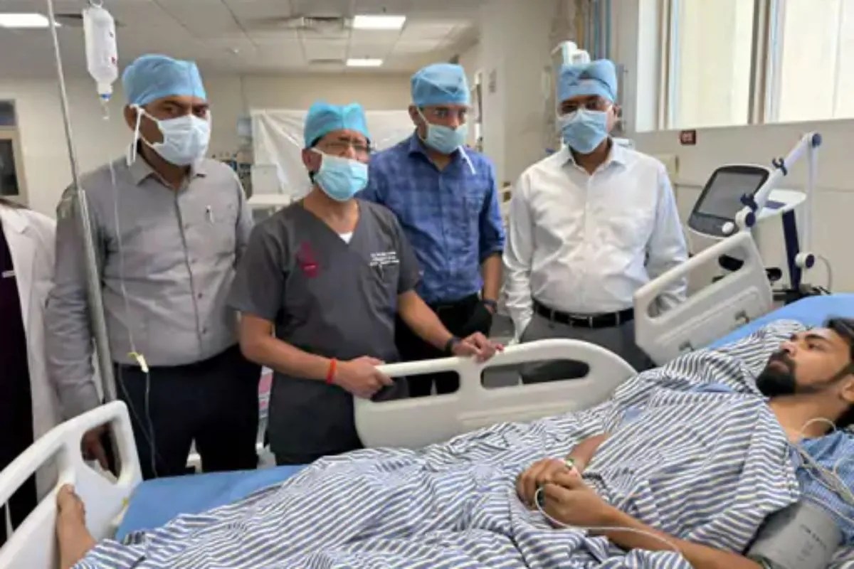 गर्लफ्रेंड के सामने फूट-फूटकर रोने लगा MBA छात्र, किडनी बेचने के बाद हुई हालत खराब, वजह जान हो जाएंगे हैरान