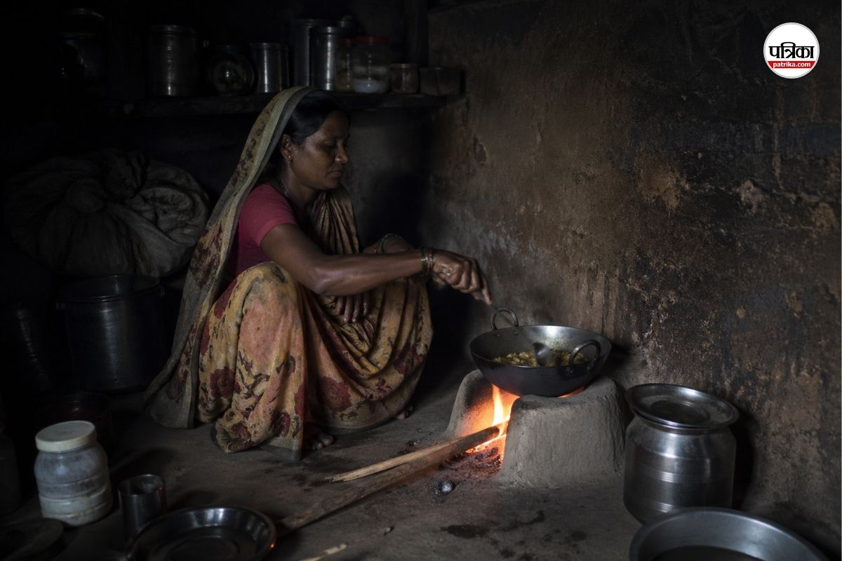LPG सिलेंडर की किल्लत से बिगड़ी परिस्थितियां, बेंगलुरु समेत कई इलाकों में एक वक्त के खाने तक सिमटे परिवार