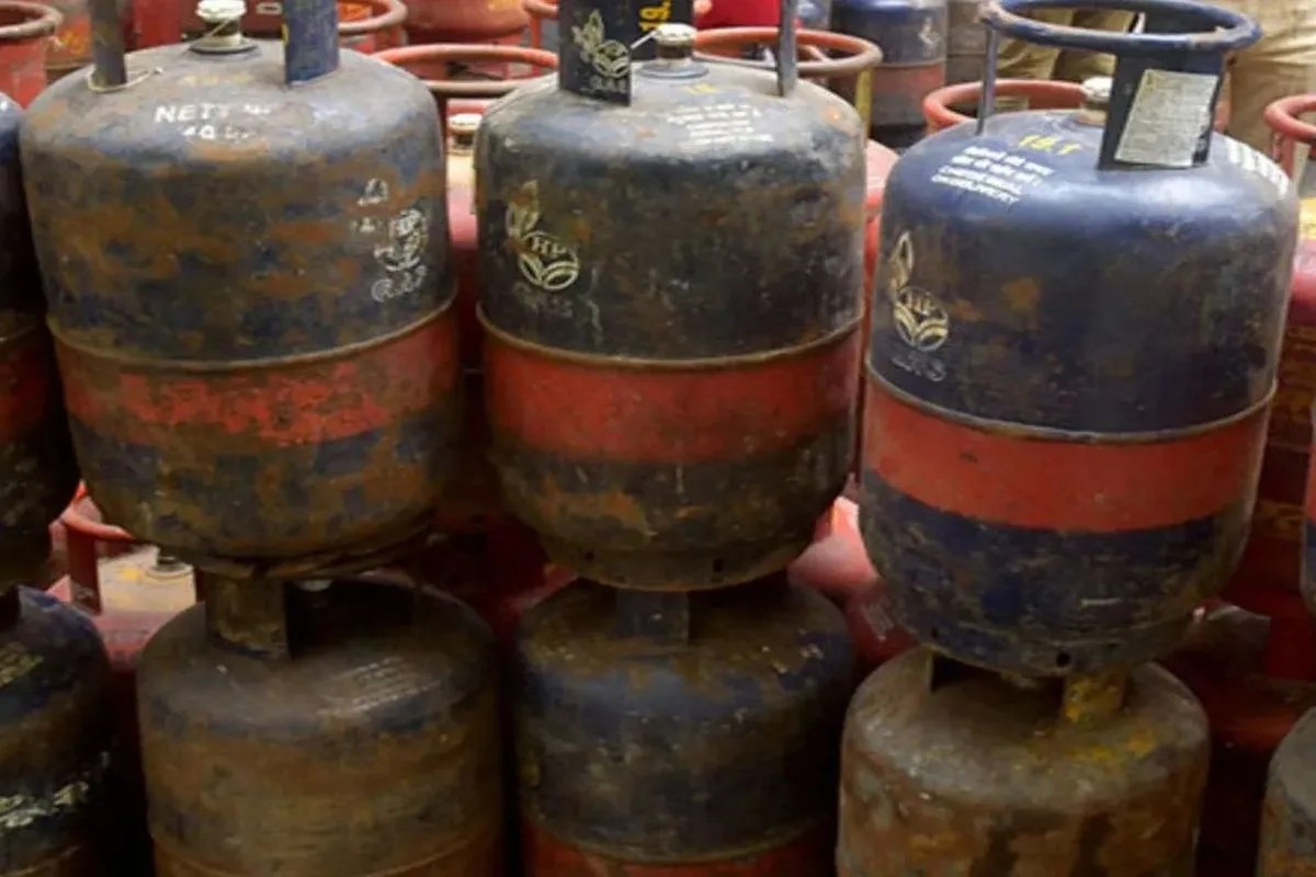 LPG Price Hike: 32 दिन में 3 बार बढ़े कमर्शियल गैस सिलेंडर के दाम, जोधपुर में ढाबा-रेस्टोरेंट चलाना हुआ महंगा