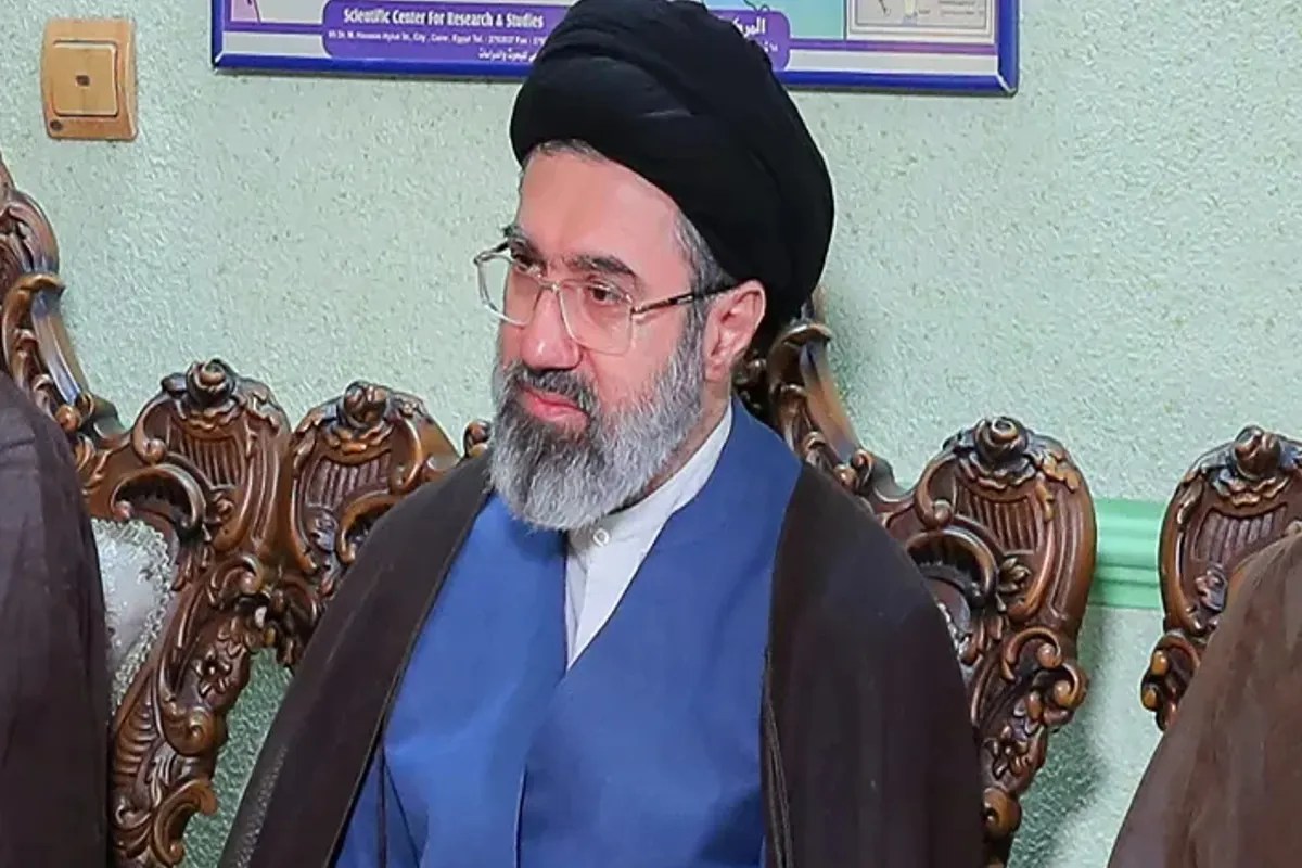 US Iran Ceasefire: मोजतबा खामेनेई ने सेना को जंग रोकने का दिया आदेश, पर कहा यह युद्ध का अंत नहीं