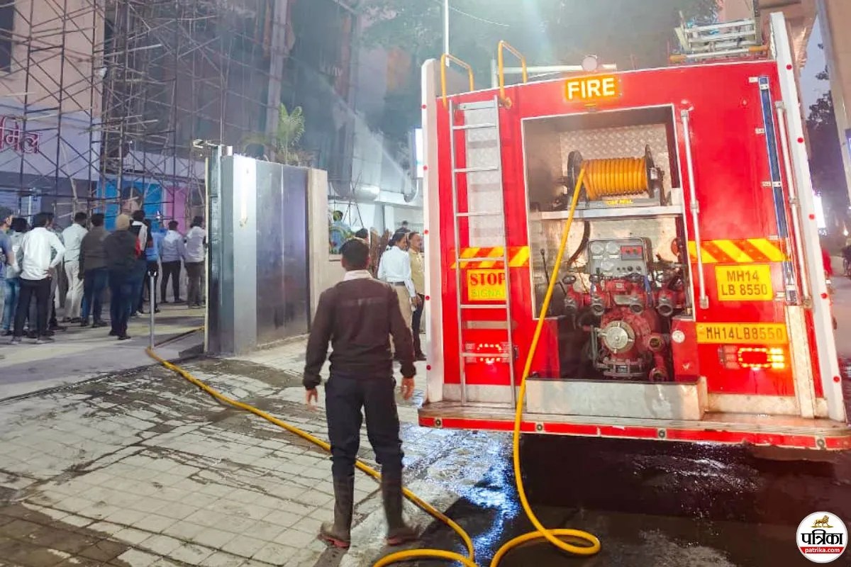 Mumbai Fire: ताड़देव में 16 मंजिला इमारत में लगी भीषण आग; नवी मुंबई में धू-धू कर जला थिएटर