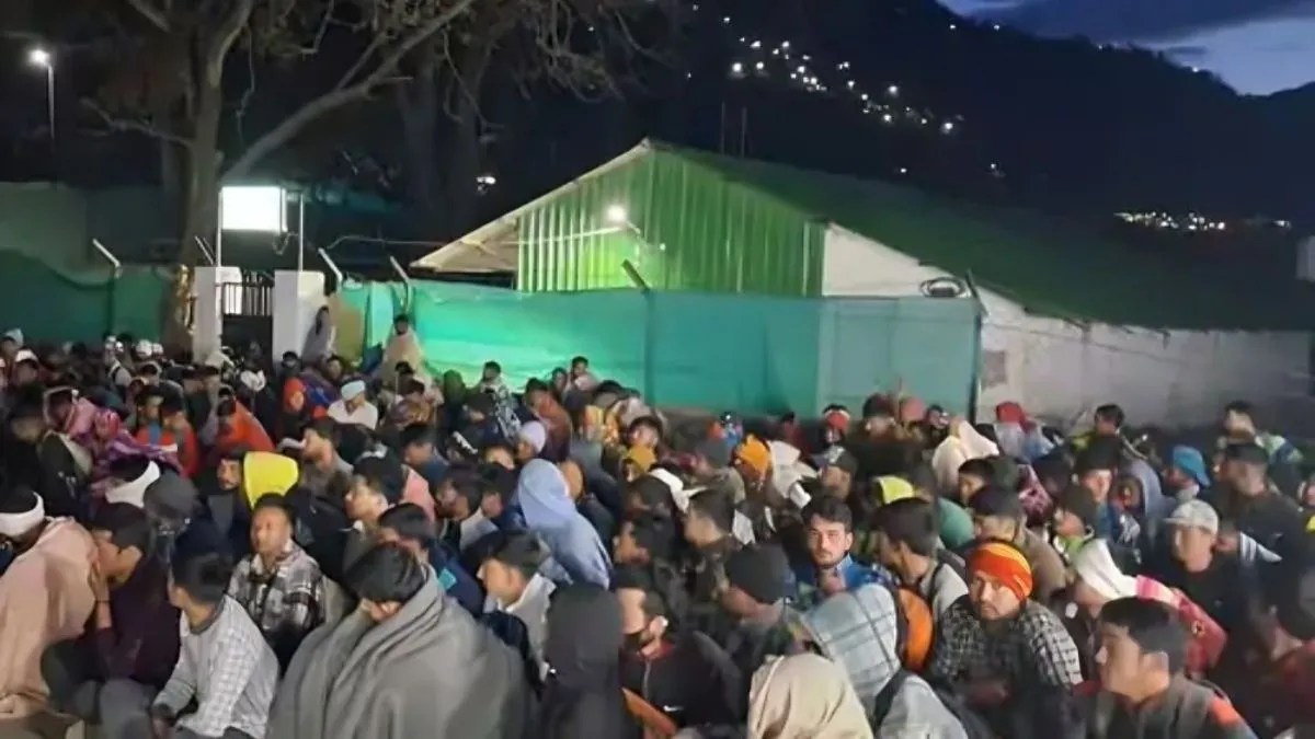 नेपाली कर रहे दुबई आर्मी का रुख, सेना की पोर्टर भर्ती में यूपी-बिहार के युवाओं की भीड़