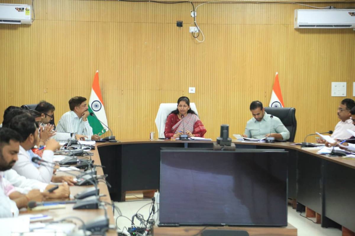 मार्च में राजस्व विभाग की हर दिन आई 30 आईं, पेंडेंसी बढ़ी, किसान सम्मान निधि भुगतान के मामले ज्यादा रहे