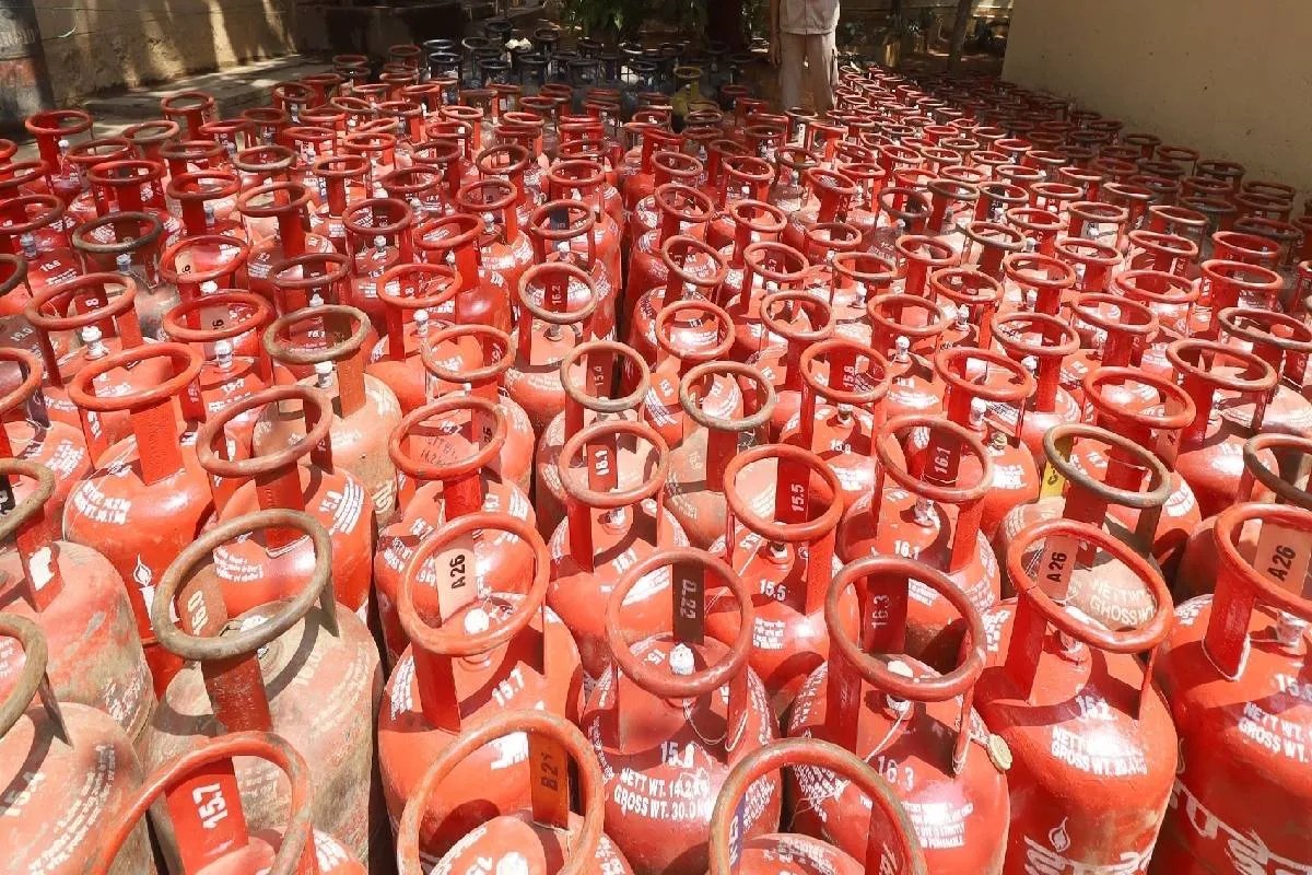 LPG गैस सिलेंडर को लेकर बदले नियम, 1 जुलाई से इन उपभोक्ताओं की नहीं होगी बुकिंग, PNG होगा अनिवार्य