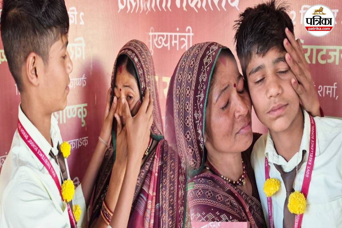 MP Board Result: मजदूर के बेटे ने कर दिखाया कमाल, टॉप-10 में मिली जगह, भावुक हो गई मां
