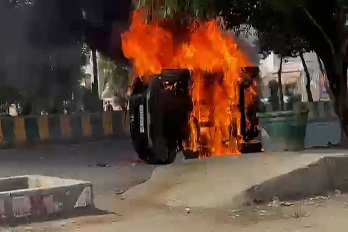 Noida labour protest: बड़ा खुलासा; शांत प्रदर्शन को हिंसक बनाने में राजनीतिक दलों का हाथ, जांच में खुलीं कई परतें