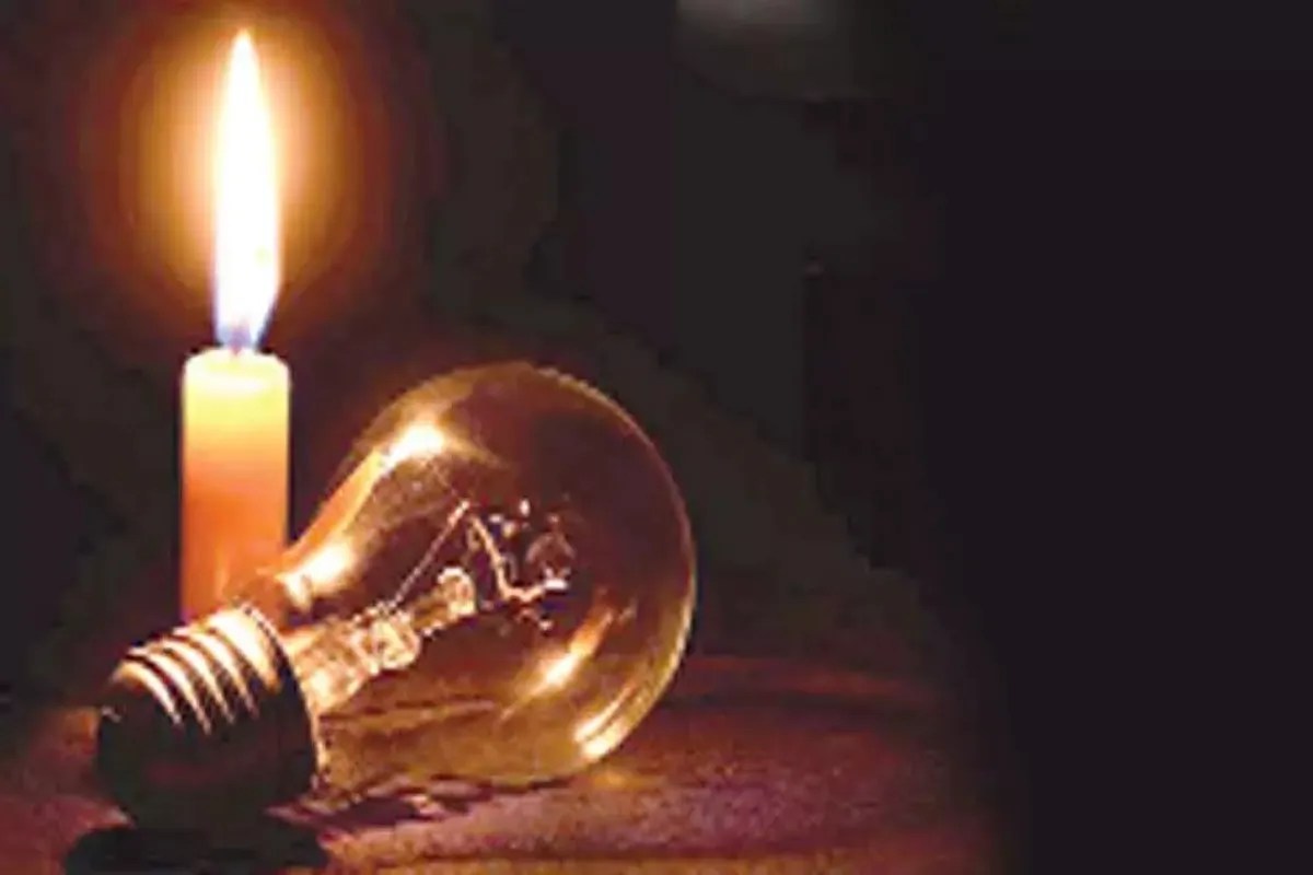 Power Cut: भीषण गर्मी में बिजली संकट: लखनऊ के वीवीआईपी इलाके हजरतगंज में भी कटौती से हाहाकार