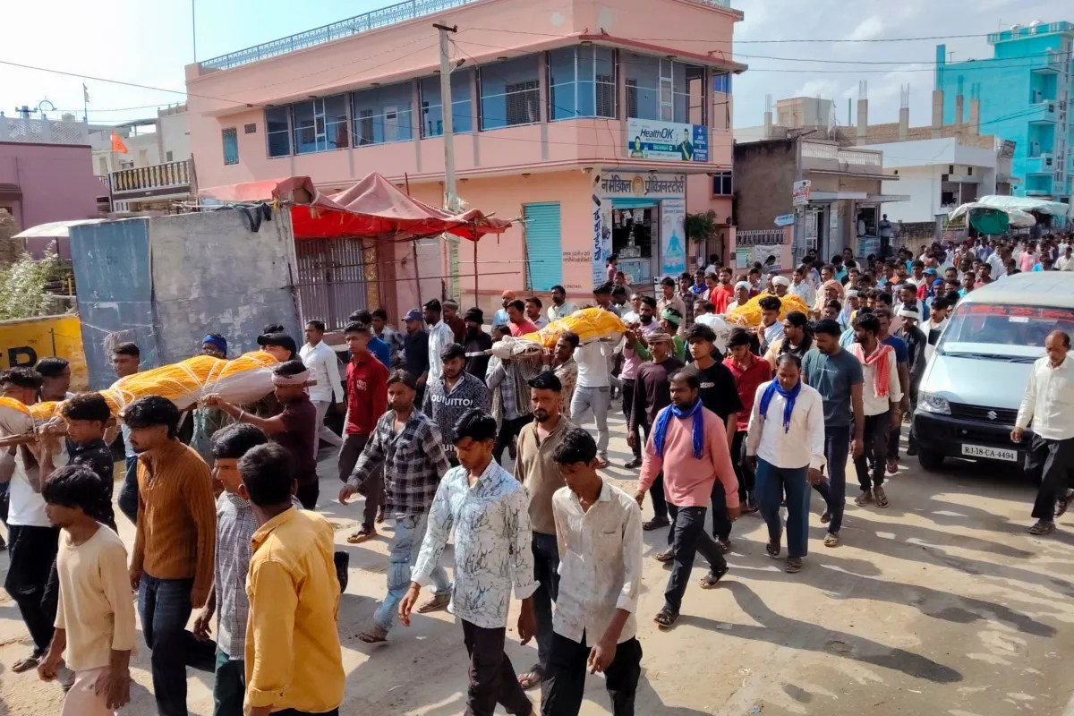 Rajasthan Accident: एक साथ निकली 3 दोस्तों की अर्थी तो रो पड़ा पूरा गांव, एक की छह महीने पहले हुई थी शादी