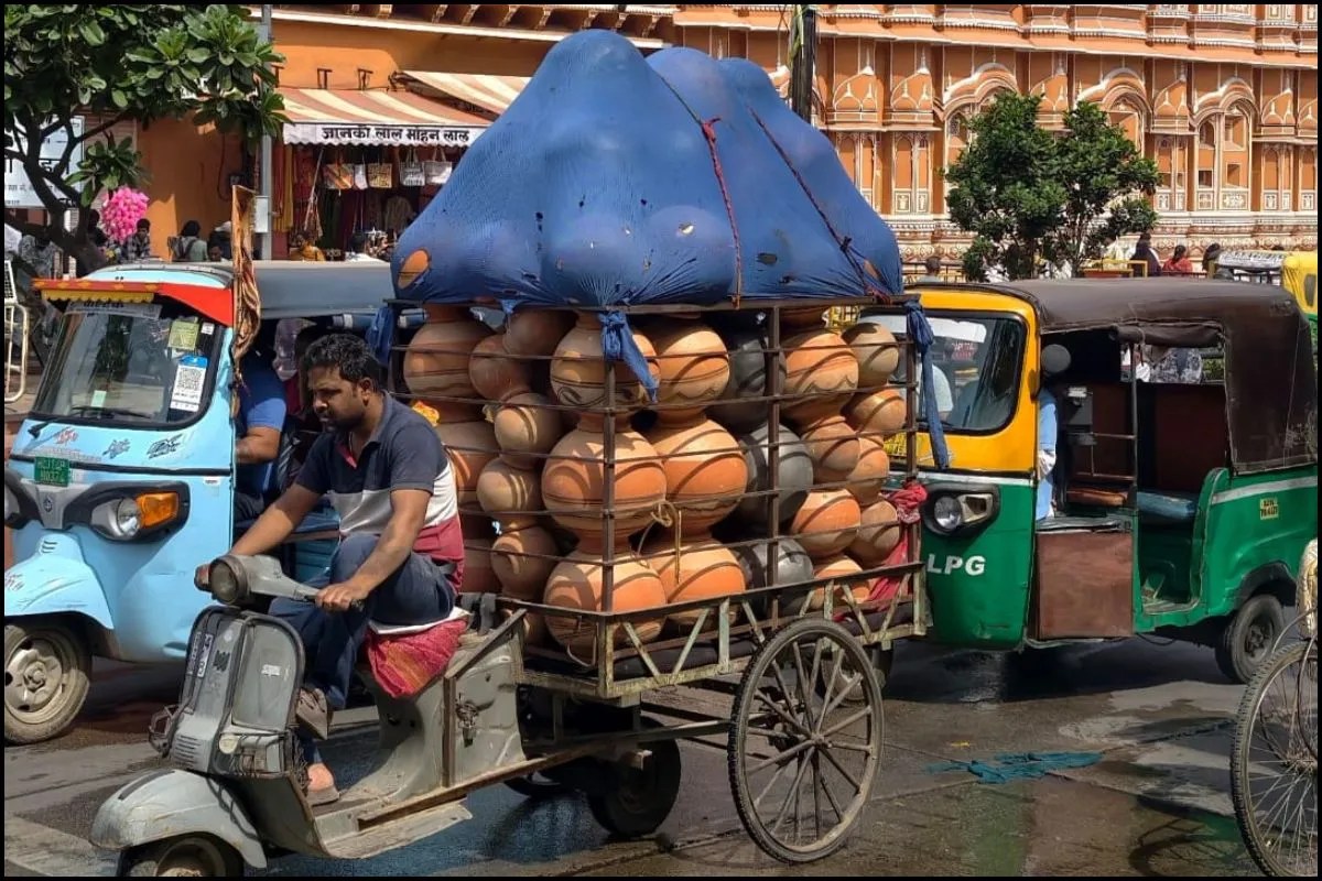 लाल या काला? किस मटके में ज्यादा देर तक ठंडा रहता है पानी, कुम्हार ने खोला राज