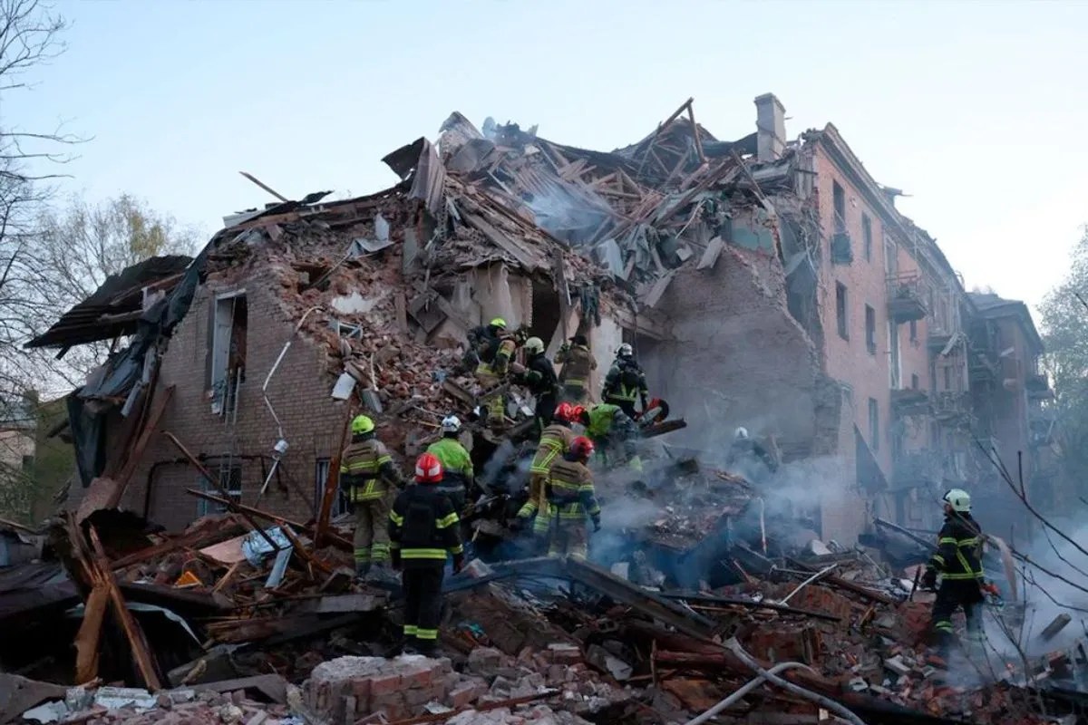 ईरान-अमेरिका तनाव के बीच यूक्रेन में रूस का भीषण हमला: 619 ड्रोन और 47 मिसाइलें दागी; 5 की मौत, 30 घायल