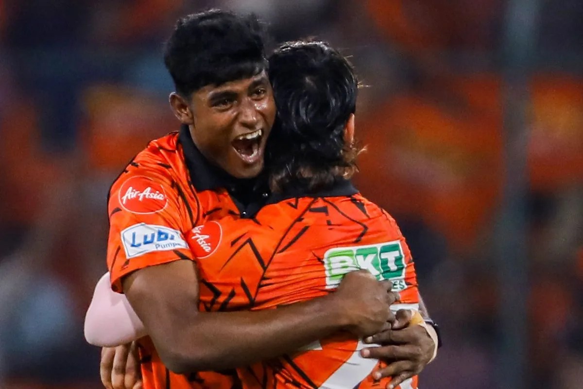 SRH के इस गेंदबाज के पास नहीं थे जूते खरीदने के पैसे तो मां बेच दिए गहने, अब डेब्यू मैच में ही RR पर बरपाया कहर