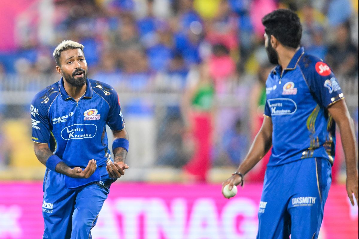 RR से हार के बावजूद MI के ड्रेसिंग रूम में बटे अवॉर्ड्स, हार्दिक और रदरफोर्ड भी हुए सम्मानित