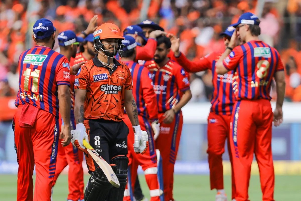 उधर फैंस कर रहे थे 300 की उम्मीद! इधर मोहम्मद शमी ने SRH के नाम कर दिया शर्मनाक रिकॉर्ड