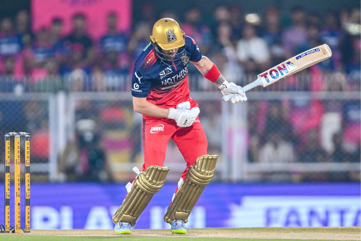 RR vs RCB: जीत की पटरी से तो RCB उतरी ही, इस तूफानी बल्लेबाज के नाम भी जुड़ गया शर्मनाक रिकॉर्ड