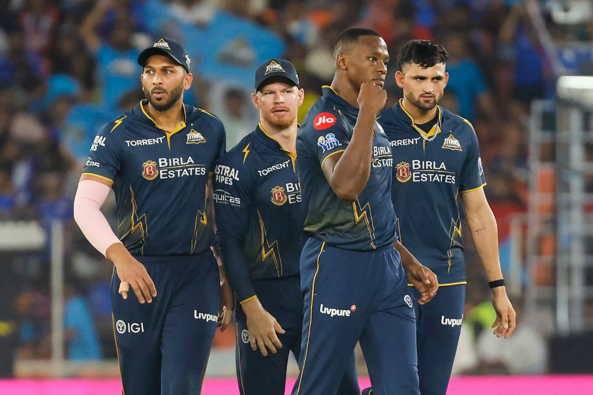 IPL 2026 में ओपनर्स के लिए ‘काल’ बने ये गेंदबाज, पॉवरप्ले में अब तक चटका चुके हैं इतने विकेट