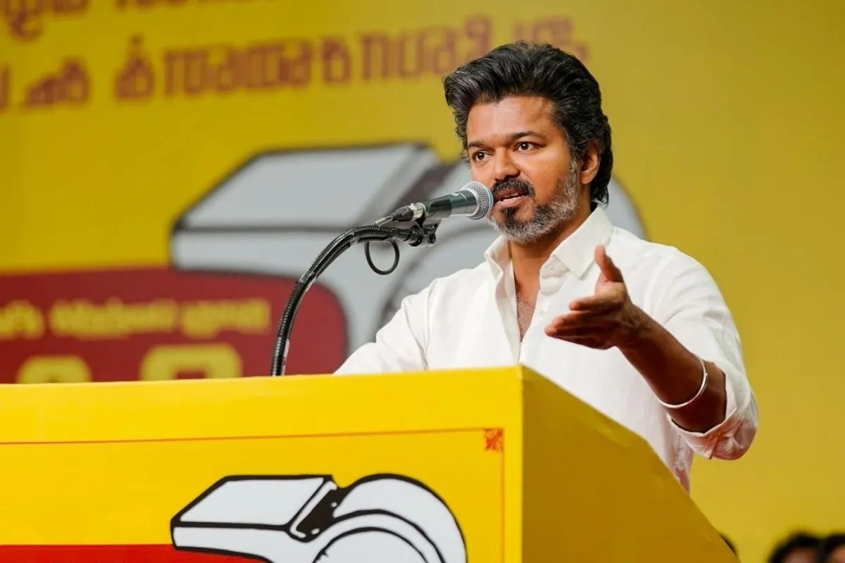 तमिलनाडु चुनाव 2026: थलापति विजय की एंट्री से त्रिकोणीय हुआ मुकाबला, कन्याकुमारी में ‘व्हिसल’ बनेगी वोट-कटर या गेमचेंजर?