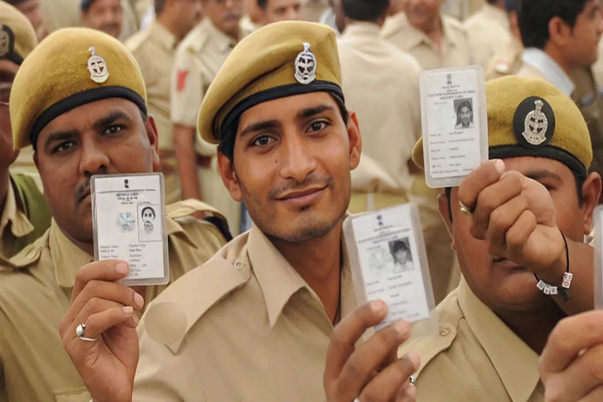 UP Home Guard Exam 2026: यूपी में होमगार्ड परीक्षा कड़ी सुरक्षा के बीच, 25 लाख अभ्यर्थियों के लिए हाई अलर्ट व्यवस्था