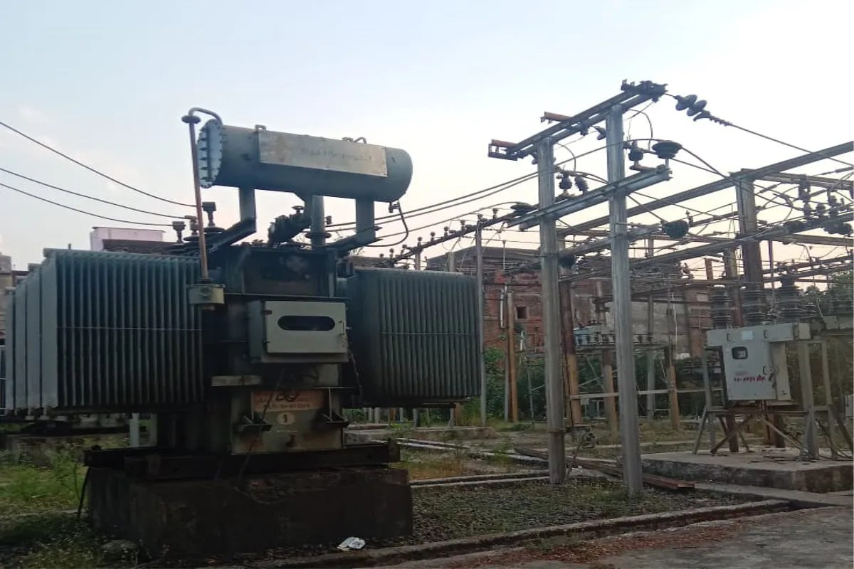 बिजली उपकरणों पर लोड बढ़ते ही शुरू हुई बिजली कटौती, गर्मी कर रही बेहाल