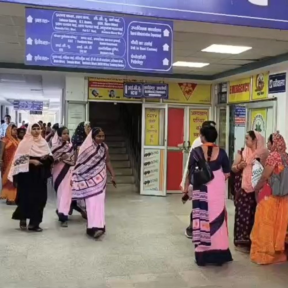 कैमूर में 12 स्वास्थ्य संस्थानों पर 50-50 हजार का जुर्माना:क्लीनिकल एक्ट उल्लंघन पर 24 घंटे में बंद करने का अल्टीमेटम