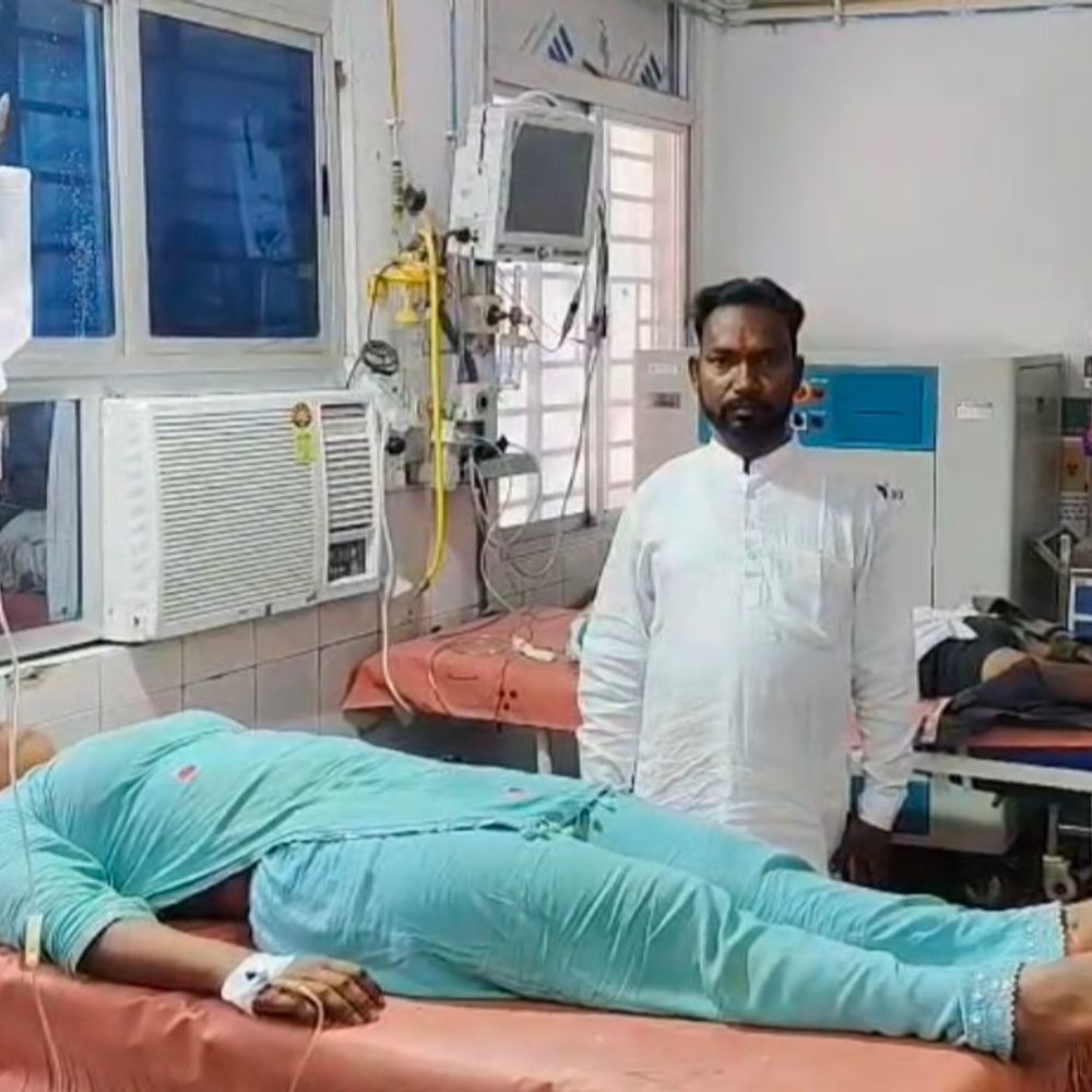शेखपुरा के घाट कुसुंभा में टाटा वाहन पलटा:15 श्रद्धालु घायल, गंगा स्नान के लिए जा रहे थे, 2 की हालत गंभीर, हायर सेंटर रेफर
