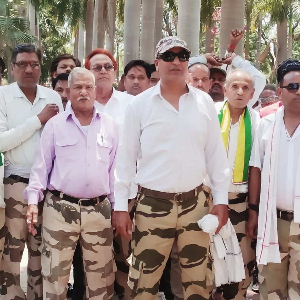 ललितपुर में स्मार्ट मीटर के खिलाफ प्रदर्शन:बुंदेलखंड विकास सेना ने उपभोक्ताओं की जेब पर डाका डालने का आरोप लगाया